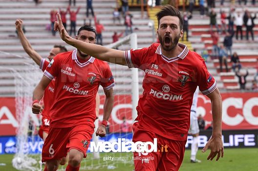 Samuel Di Carmine che festeggia una rete siglata con la maglia del Perugia: l'attaccante (29 anni) è stato vicino al Palermo durante la sessione di calciomercato invernale Samuel Di Carmine che festeggia una rete siglata con la maglia del Perugia: l'attaccante (29 anni) è stato vicino al Palermo durante la sessione di calciomercato invernale
