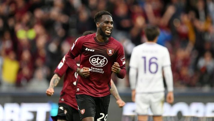 SALERNO, ITALY - MAY 03: Boulaye Dia of Salernitana celebrates after scoring the 3-2 goal during the Serie A match between Salernitana and ACF Fiorentina at Stadio Arechi on May 03, 2023 in Salerno, Italy. (Photo by Francesco Pecoraro/Getty Images) Gli attaccanti per la 35a giornata di Serie A: ecco la divisione in fasce al fantacalcio- immagine 1