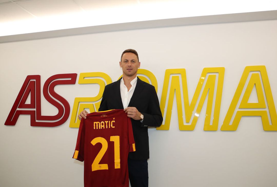 Le immagini di Matic alla firma del contratto con la Roma – FOTO GALLERY - immagine 10
