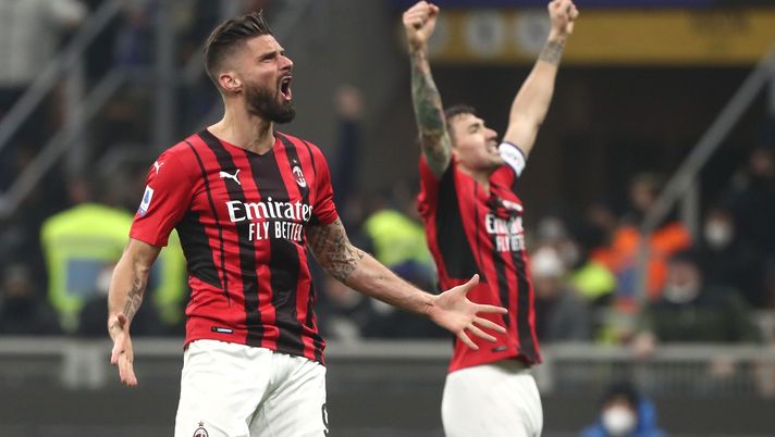 MILAN, ITALY - FEBRUARY 05: Olivier Giroud of AC Milan celebrates his goal during the Serie A match between FC Internazionale and AC Milan at Stadio Giuseppe Meazza on February 05, 2022 in Milan, Italy. (Photo by Marco Luzzani/Getty Images)