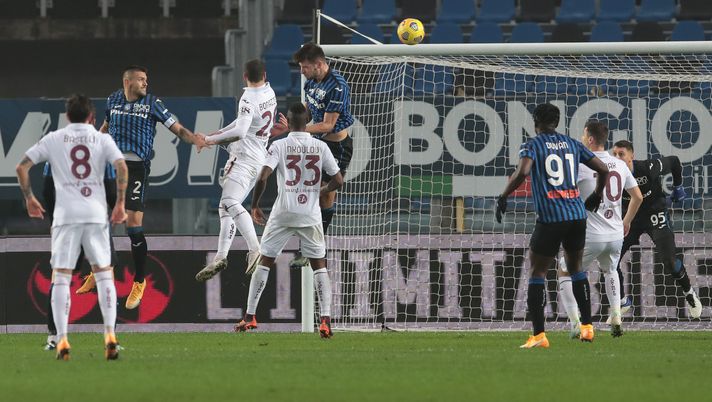 BERGAMO, ITALY - FEBRUARY 06: Federico Bonzzoli of Torino FC scores their side's third goal during the Serie A match between Atalanta BC and Torino FC at Gewiss Stadium on February 06, 2021 in Bergamo, Italy. Sporting stadiums around Italy remain under strict restrictions due to the Coronavirus Pandemic as Government social distancing laws prohibit fans inside venues resulting in games being played behind closed doors. (Photo by Emilio Andreoli/Getty Images) BERGAMO, ITALY - FEBRUARY 06: Federico Bonzzoli of Torino FC scores their side's third goal during the Serie A match between Atalanta BC and Torino FC at Gewiss Stadium on February 06, 2021 in Bergamo, Italy. Sporting stadiums around Italy remain under strict restrictions due to the Coronavirus Pandemic as Government social distancing laws prohibit fans inside venues resulting in games being played behind closed doors. (Photo by Emilio Andreoli/Getty Images)