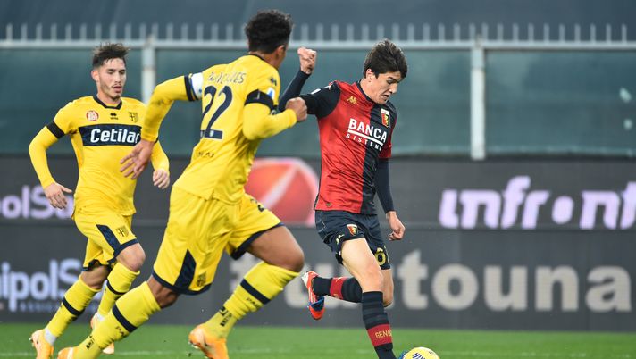 GENOA, ITALY - NOVEMBER 30: Eldor Shomurodov of Genoa CFC in action during the Serie A match between Genoa CFC and Parma Calcio at Stadio Luigi Ferraris on November 30, 2020 in Genoa, Italy. (Photo by Paolo Rattini/Getty Images) GENOA, ITALY - NOVEMBER 30: Eldor Shomurodov of Genoa CFC in action during the Serie A match between Genoa CFC and Parma Calcio at Stadio Luigi Ferraris on November 30, 2020 in Genoa, Italy. (Photo by Paolo Rattini/Getty Images)