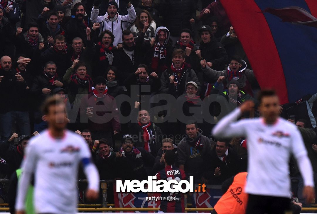  BOLOGNA, ITALY - NOVEMBER 20: Mattia Destro of Bologna celebrates after scoring the equalizing goal during the Serie A match between Bologna FC and US Citta di Palermo at Stadio Renato Dall'Ara on November 20, 2016 in Bologna, Italy.  (Photo by Tullio M. Puglia/Getty Images) 