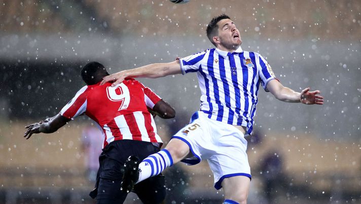 SEVILLE, SPAIN - APRIL 03: Inaki Williams of Athletic Bilbao and Igor Zubeldia of Real Sociedad compete for a header during the Copa Del Rey Final match between Real Sociedad and Athletic Club at Estadio de La Cartuja on April 03, 2021 in Seville, Spain. Sporting stadiums around Spain remain under strict restrictions due to the Coronavirus Pandemic as Government social distancing laws prohibit fans inside venues resulting in games being played behind closed doors. (Photo by Fran Santiago/Getty Images) SEVILLE, SPAIN - APRIL 03: Inaki Williams of Athletic Bilbao and Igor Zubeldia of Real Sociedad compete for a header during the Copa Del Rey Final match between Real Sociedad and Athletic Club at Estadio de La Cartuja on April 03, 2021 in Seville, Spain. Sporting stadiums around Spain remain under strict restrictions due to the Coronavirus Pandemic as Government social distancing laws prohibit fans inside venues resulting in games being played behind closed doors. (Photo by Fran Santiago/Getty Images)