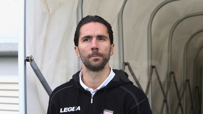 CAGLIARI, ITALY - MAY 05:  Palermo's U19 coach Giuseppe Scurto looks on during the Primavera 1 match between Cagliari Calcio U19 and US Citta di Palermo U19 at Stadio Renato Raccis on May 5, 20188.  (Photo by Enrico Locci/Getty Images) 