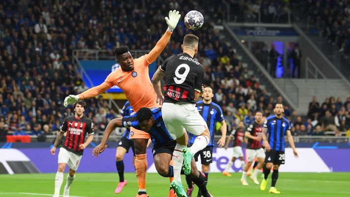 MILAN, ITALY - MAY 16: Andre Onana of FC Internazionale jumps for the ball with Olivier Giroud of AC Milan during the UEFA Champions League semi-final second leg match between FC Internazionale and AC Milan at Stadio Giuseppe Meazza on May 16, 2023 in Milan, Italy. (Photo by Mike Hewitt/Getty Images) Shevchenko: “Tante difficoltà, ma è stata una bella stagione per il Milan” - immagine 1