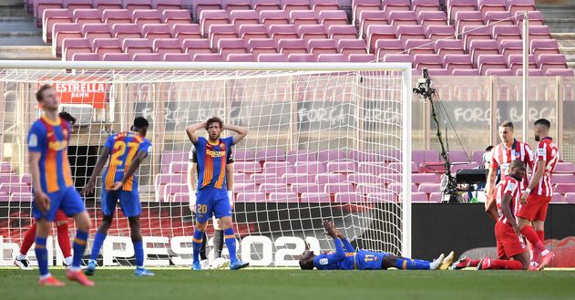 BARCELONA, SPAIN - MAY 08: Ousmane Dembele of FC Barcelona reacts after missing a shot during the La Liga Santander match between FC Barcelona and Atletico de Madrid at Camp Nou on May 08, 2021 in Barcelona, Spain. Sporting stadiums around Spain remain under strict restrictions due to the Coronavirus Pandemic as Government social distancing laws prohibit fans inside venues resulting in games being played behind closed doors. (Photo by David Ramos/Getty Images) BARCELONA, SPAIN - MAY 08: Ousmane Dembele of FC Barcelona reacts after missing a shot during the La Liga Santander match between FC Barcelona and Atletico de Madrid at Camp Nou on May 08, 2021 in Barcelona, Spain. Sporting stadiums around Spain remain under strict restrictions due to the Coronavirus Pandemic as Government social distancing laws prohibit fans inside venues resulting in games being played behind closed doors. (Photo by David Ramos/Getty Images)