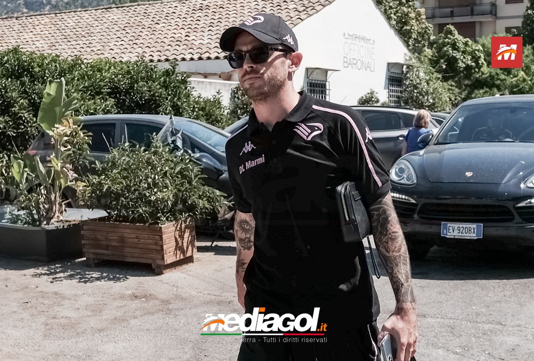 FOTO RITIRO PALERMO, i rosanero tornano in città dopo il test col Pisa (Gallery) - immagine 4