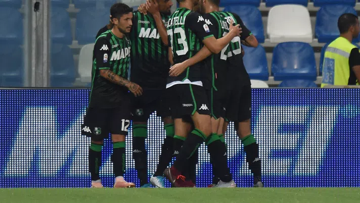 REGGIO NELL'EMILIA, ITALY - SEPTEMBER 23:  Kevin-Prince Boateng of Sassuolo celebrates after scoring the equalizing goal during the serie A match between US Sassuolo and Empoli at Mapei Stadium - Citta' del Tricolore on September 23, 2018 in Reggio nell'Emilia, Italy.  (Photo by Tullio M. Puglia/Getty Images)