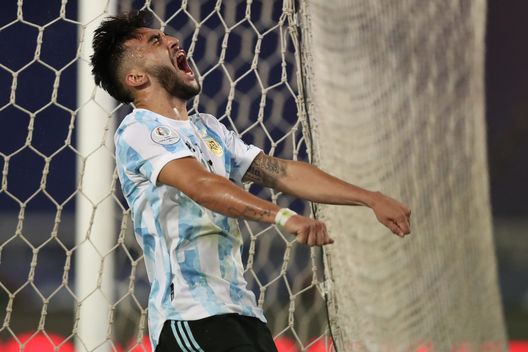 RIO DE JANEIRO, BRAZIL - JUNE 14: Nicolás Gonzalez of Argentina reacts after missing a chance of goal during a Group A match between Argentina and Chile at Estadio Olímpico Nilton Santos as part of Copa America Brazil 2021 on June 14, 2021 in Rio de Janeiro, Brazil. (Photo by Buda Mendes/Getty Images) RIO DE JANEIRO, BRAZIL - JUNE 14: Nicolás Gonzalez of Argentina reacts after missing a chance of goal during a Group A match between Argentina and Chile at Estadio Olímpico Nilton Santos as part of Copa America Brazil 2021 on June 14, 2021 in Rio de Janeiro, Brazil. (Photo by Buda Mendes/Getty Images)