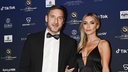 Noemi Bocchi si racconta: “Ho la diastasi addominale”. Totti: “Ti sarò vicino”
