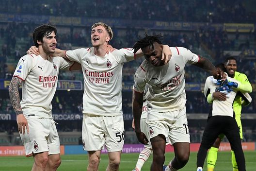 (Photo by Alessandro Sabattini/Getty Images) Il Milan sbanca Verona e mantiene saldamente la vetta della classifica- immagine 4