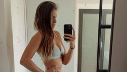 Lady Cassano, selfie bollente. Carolina Marcialis mostra il suo profilo più hot sui social