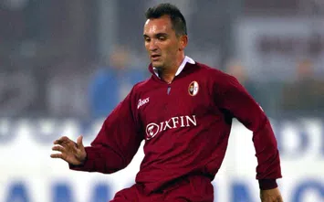 TURIN - NOVEMBER 2:  Marco Ferrante of Torino in action during the Serie A match between Torino and Brescia, played at the Stadio Delle Alpi, Turin, Italy on November 2, 2002.  (Photo by Grazia Neri/Getty Images)
