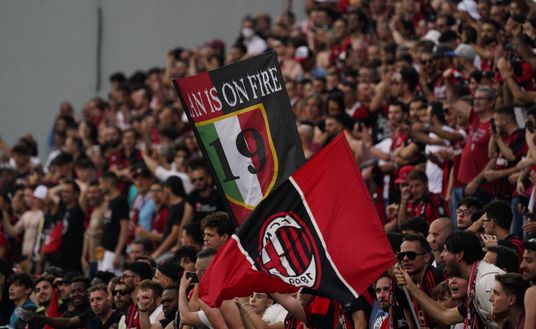 REGGIO NELL'EMILIA, ITALY - MAY 22: Fans of Milan cheer their team during the Serie A match between US Sassuolo and AC Milan at Mapei Stadium - Citta' del Tricolore on May 22, 2022 in Reggio nell'Emilia, Italy. (Photo by Pier Marco Tacca/AC Milan via Getty Images) Milan e Inter, Supercoppa in palio dopo il passaggio di consegne. Quanti titoli “scuciti” fra cugini… - immagine 1