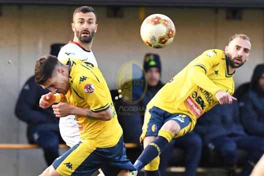 Il Modena in azione contro il Südtirol Il Modena in azione contro il Südtirol