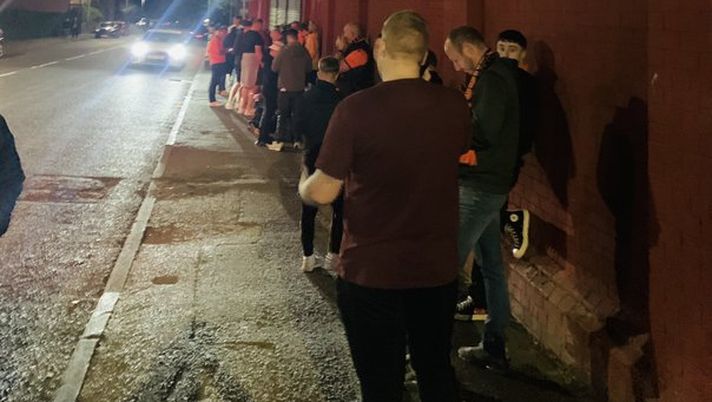 Biglietti in vendita dalle 10: tifosi del Dundee tutta la notte in fila…! - immagine 1