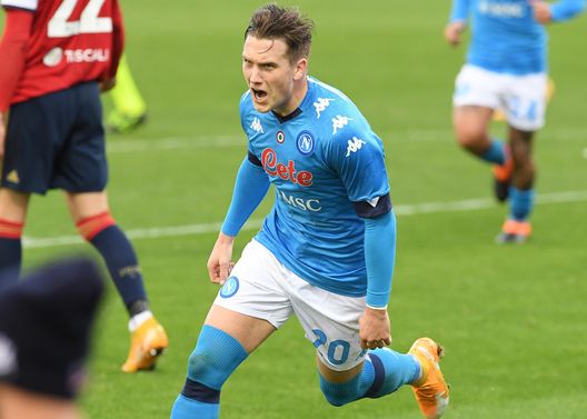  CAGLIARI, ITALY - JANUARY 03: Piotr Zielinski of Napoli celebrates after scoring the first goal of Napoli during the Serie A match between Cagliari Calcio and SSC Napoli at Sardegna Arena on January 03, 2021 in Cagliari, Italy. (Photo by SSC NAPOLI/SSC NAPOLI via Getty Images) 