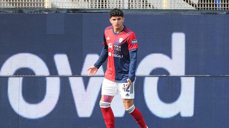 LA SPEZIA, ITALY - MARCH 12: Raoul Bellanova of Cagliari Calcio in action during the Serie A match between Spezia Calcio and Cagliari Calcio at Stadio Alberto Picco on March 12, 2022 in La Spezia, Italy. (Photo by Gabriele Maltinti/Getty Images)