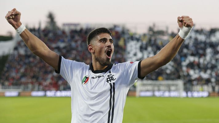 LA SPEZIA, ITALY - NOVEMBER 06: Dimitrios Nikolaou of Spezia Calcio celebrates the victory after during the Serie A match between Spezia Calcio v Torino FC at Stadio Alberto Picco on November 6, 2021 in La Spezia, Italy. (Photo by Gabriele Maltinti/Getty Images) LA SPEZIA, ITALY - NOVEMBER 06: Dimitrios Nikolaou of Spezia Calcio celebrates the victory after during the Serie A match between Spezia Calcio v Torino FC at Stadio Alberto Picco on November 6, 2021 in La Spezia, Italy. (Photo by Gabriele Maltinti/Getty Images)