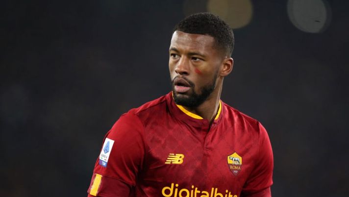 ROME, ITALY - FEBRUARY 19: Georginio Wijnaldum of AS Roma looks on with a red mark on their face in support of the #UNROSSOALLAVIOLENZA - the WeWorld Violence Against Women campaign, during the Serie A match between AS Roma and Hellas Verona at Stadio Olimpico on February 19, 2023 in Rome, Italy. (Photo by Paolo Bruno/Getty Images) Ecco il kit per la 26a giornata al fantacalcio: tutti i consigli, dai difensori ai centrocampisti - immagine 1