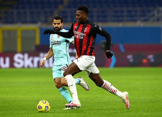 MILAN, ITALY - JANUARY 09: Rafael Leao of Milan is challenged by Tomas Rincon of Torino during the Serie A match between AC Milan and Torino FC at Stadio Giuseppe Meazza on January 09, 2021 in Milan, Italy. Sporting stadiums around Italy remain under strict restrictions due to the Coronavirus Pandemic as Government social distancing laws prohibit fans inside venues resulting in games being played behind closed doors. (Photo by Marco Luzzani/Getty Images) MILAN, ITALY - JANUARY 09: Rafael Leao of Milan is challenged by Tomas Rincon of Torino during the Serie A match between AC Milan and Torino FC at Stadio Giuseppe Meazza on January 09, 2021 in Milan, Italy. Sporting stadiums around Italy remain under strict restrictions due to the Coronavirus Pandemic as Government social distancing laws prohibit fans inside venues resulting in games being played behind closed doors. (Photo by Marco Luzzani/Getty Images)