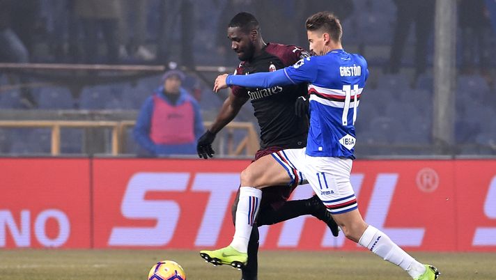 GENOA, ITALY - JANUARY 12: Cristian Zapata of Milan and Gaston Ramirez of Sampdoria battle for the ball during the Coppa Italia match between UC Sampdoria and AC Milan at Stadio Luigi Ferraris on January 12, 2019 in Genoa, Italy. (Photo by Paolo Rattini/Getty Images) 