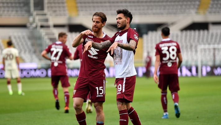 TURIN, ITALY - APRIL 18: Antonio Sanabria of Torino FC celebrates after scoring his team's first goal during the Serie A match between Torino FC  and AS Roma at Stadio Olimpico di Torino on April 18, 2021 in Turin, Italy. Sporting stadiums around Italy remain under strict restrictions due to the Coronavirus Pandemic as Government social distancing laws prohibit fans inside venues resulting in games being played behind closed doors. (Photo by Valerio Pennicino/Getty Images) 