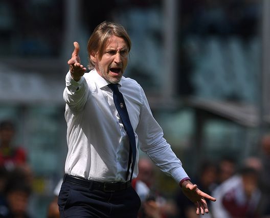  TURIN, ITALY - APRIL 15: FC Crotone head coach Davide Nicola shouts to his players during the Serie A match between FC Torino and FC Crotone at Stadio Olimpico di Torino on April 15, 2017 in Turin, Italy. (Photo by Valerio Pennicino/Getty Images) 