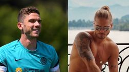 Robin Gosens pronto a sfidare in tv un sex symbol del calcio: “Essere bello non sarà…”