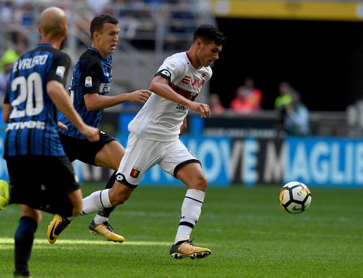 MILAN, ITALY - SEPTEMBER 24: Pietro Pellegri of Genoa CFC in action during the Serie A match between FC Internazionale and Genoa CFC at Stadio Giuseppe Meazza on September 24, 2017 in Milan, Italy. (Photo by Claudio Villa - Inter/FC Internazionale via Getty Images) Pellegri e l’incubo infortuni: solo 30 partite in 4 anni, al Toro per il rilancio- immagine 2