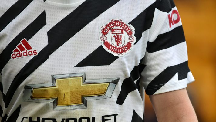 WOLVERHAMPTON, ENGLAND - MAY 23: A detailed view of the Manchester United badge during the Premier League match between Wolverhampton Wanderers and Manchester United at Molineux on May 23, 2021 in Wolverhampton, England. A limited number of fans will be allowed into Premier League stadiums as Coronavirus restrictions begin to ease in the UK. (Photo by Rui Vieira - Pool/Getty Images) Manchester United