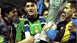 Pagliuca in posa con la Coppa Uefa vinta con l’Inter: “Sensazione unica, spero che…”