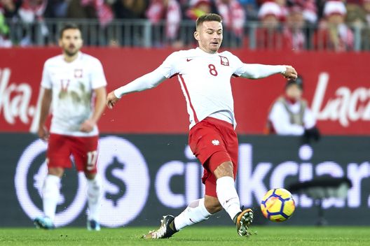 GDANSK, POLAND - NOVEMBER 13: Karol Linetty of Poland controls the ball during the International Friendly match between Poland and Mexico at Energa Arena Stadium on November 13, 2017 in Gdansk, Poland. (Photo by Adam Nurkiewicz/Getty Images) GDANSK, POLAND - NOVEMBER 13: Karol Linetty of Poland controls the ball during the International Friendly match between Poland and Mexico at Energa Arena Stadium on November 13, 2017 in Gdansk, Poland. (Photo by Adam Nurkiewicz/Getty Images)