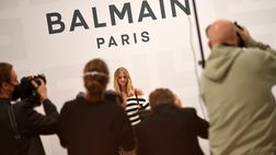 Quante critiche a Romeo Beckham paparazzato a Londra con la fidanzata: ecco perché