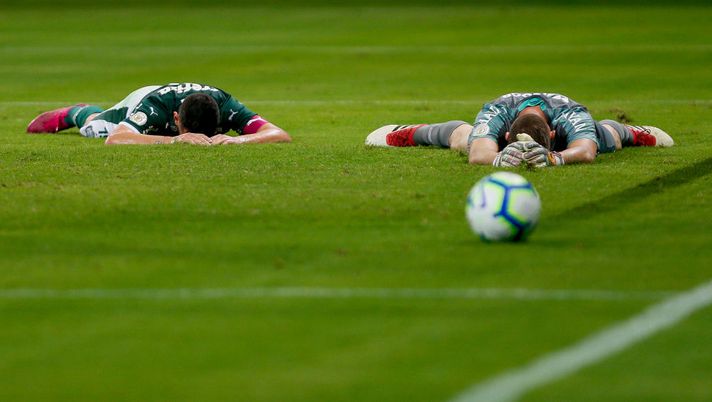 SAO PAULO, BRAZIL - OCTOBER 16: Bruno Henrique (L) of Palmeiras and goalkeeper Joao Ricardo of Chapecoense react during a match between Palmeiras and Chapecoense for the Brasileirao Series A 2019 at Allianz Parque on October 16, 2019 in Sao Paulo, Brazil. (Photo by Miguel Schincariol/Getty Images) SAO PAULO, BRAZIL - OCTOBER 16: Bruno Henrique (L) of Palmeiras and goalkeeper Joao Ricardo of Chapecoense react during a match between Palmeiras and Chapecoense for the Brasileirao Series A 2019 at Allianz Parque on October 16, 2019 in Sao Paulo, Brazil. (Photo by Miguel Schincariol/Getty Images)