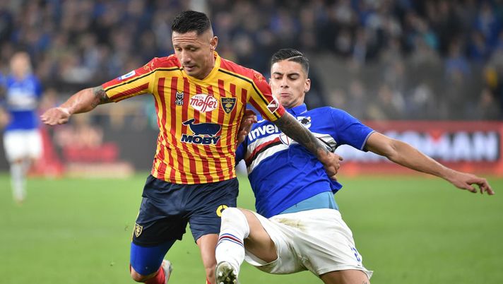 GENOA, ITALY - OCTOBER 30: Gianluca Lapadula of US Lecce battle for the ball with Fabio Depaoli of UC Sampdoria during the Serie A match between UC Sampdoria and US Lecce at Stadio Luigi Ferraris on October 30, 2019 in Genoa, Italy. (Photo by Paolo Rattini/Getty Images) GENOA, ITALY - OCTOBER 30: Gianluca Lapadula of US Lecce battle for the ball with Fabio Depaoli of UC Sampdoria during the Serie A match between UC Sampdoria and US Lecce at Stadio Luigi Ferraris on October 30, 2019 in Genoa, Italy. (Photo by Paolo Rattini/Getty Images)