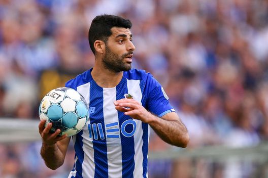 PORTO, PORTUGAL - MAY 14: Mehdi Taremi of FC Porto in action during the Liga Portugal Bwin match between FC Porto and GD Estoril Praia at Estadio do Dragao on May 14, 2022 in Porto, Portugal. (Photo by Octavio Passos/Getty Images) Iran, Taremi contro le esecuzioni capitali: “Non si fa giustizia con una corda” - immagine 1