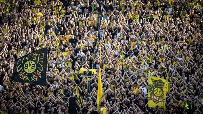 Dortmund, perde un dito per esultare per il gol nel derby: i medici non riescono a riattaccarlo… Dortmund, perde un dito per esultare per il gol nel derby: i medici non riescono a riattaccarlo… - immagine 1