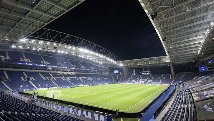 PORTO, PORTUGAL - DECEMBER 01: General view inside the stadium prior to the UEFA Champions League Group C stage match between FC Porto and Manchester City at Estadio do Dragao on December 01, 2020 in Porto, Portugal. Sporting stadiums around Portugal remain under strict restrictions due to the Coronavirus Pandemic as Government social distancing laws prohibit fans inside venues resulting in games being played behind closed doors. (Photo by Octavio Passos/Getty Images) PORTO, PORTUGAL - DECEMBER 01: General view inside the stadium prior to the UEFA Champions League Group C stage match between FC Porto and Manchester City at Estadio do Dragao on December 01, 2020 in Porto, Portugal. Sporting stadiums around Portugal remain under strict restrictions due to the Coronavirus Pandemic as Government social distancing laws prohibit fans inside venues resulting in games being played behind closed doors. (Photo by Octavio Passos/Getty Images)