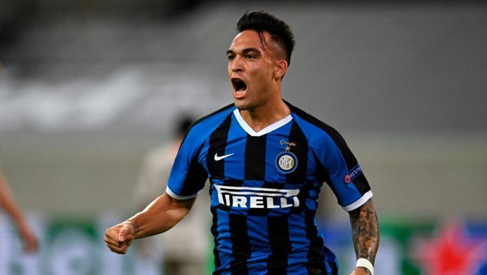 Inter Milan's Argentinian forward Lautaro Martinez celebrates scoring the opening goal during the UEFA Europa League semi-final football match Inter Milan v Shakhtar Donetsk on August 17, 2020 in Duesseldorf, western Germany. (Photo by Sascha Steinbach / POOL / AFP) (Photo by SASCHA STEINBACH/POOL/AFP via Getty Images) TOP 11 – La formazione con i migliori giovani dell’anno: avrebbe vinto il fantacalcio?- immagine 1