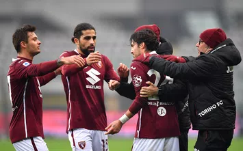  TURIN, ITALY - DECEMBER 20: Simone Verdi of Torino celebrates with Ricardo Rodríguez and teammates after scoring their team's first goal during the Serie A match between Torino FC and Bologna FC at Stadio Olimpico di Torino on December 20, 2020 in Turin, Italy. Sporting stadiums around Italy remain under strict restrictions due to the Coronavirus Pandemic as Government social distancing laws prohibit fans inside venues resulting in games being played behind closed doors. (Photo by Valerio Pennicino/Getty Images)