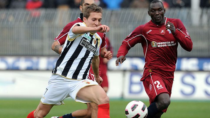 ASCOLI PICENO, ITALY - DECEMBER 18: Arturo Lupoli of Ascoli and Daniel Adejo of Reggina in action during the Serie B match between Ascoli Calcio and Reggina Calcio at Stadio Cino e Lillo Del Duca on December 18, 2010 in Ascoli Piceno, Italy. (Photo by Giuseppe Bellini/Getty Images) ASCOLI PICENO, ITALY - DECEMBER 18: Arturo Lupoli of Ascoli and Daniel Adejo of Reggina in action during the Serie B match between Ascoli Calcio and Reggina Calcio at Stadio Cino e Lillo Del Duca on December 18, 2010 in Ascoli Piceno, Italy. (Photo by Giuseppe Bellini/Getty Images)