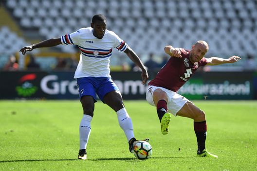 TURIN, ITALY - SEPTEMBER 17: Lorenzo De Silvestri (R) of Torino FC competes with Duvan Esteban Zapata of UC Sampdoria during the Serie A match between Torino FC and UC Sampdoria at Stadio Olimpico di Torino on September 17, 2017 in Turin, Italy. (Photo by Valerio Pennicino/Getty Images) TURIN, ITALY - SEPTEMBER 17: Lorenzo De Silvestri (R) of Torino FC competes with Duvan Esteban Zapata of UC Sampdoria during the Serie A match between Torino FC and UC Sampdoria at Stadio Olimpico di Torino on September 17, 2017 in Turin, Italy. (Photo by Valerio Pennicino/Getty Images)