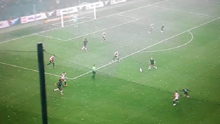 Stadio blindato, telecamera “spostata”: proteste, male male il derby d’Olanda in tv… Stadio blindato, telecamera “spostata”: proteste, male male il derby d’Olanda in tv… - immagine 1