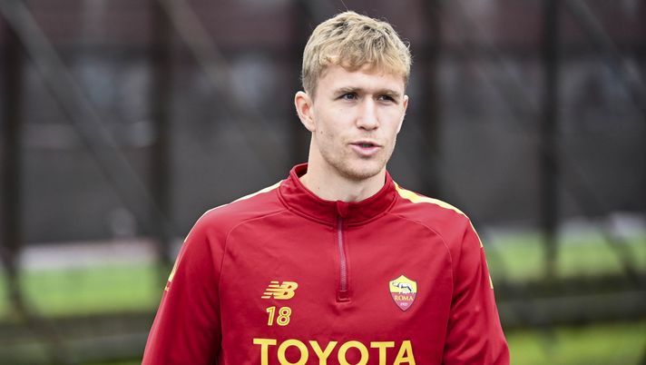 ROME, ITALY - FEBRUARY 26: AS Roma player Ola Solbakken during training session at Centro Sportivo Fulvio Bernardini on February 26, 2023 in Rome, Italy. (Photo by Luciano Rossi/AS Roma via Getty Images) Roma, si ferma Solbakken: norvegese out contro la Juve per un problema muscolare - immagine 1