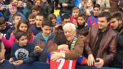 VIDEO / Le cose belle del calcio: un anziano tifoso del Levante si commuove per Rossi