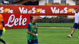 FOTO I giocatori del Napoli si sfidano a calcio-tennis: Spalletti osserva