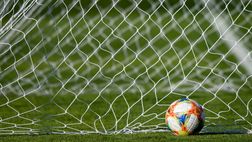 Il calcio ricomincia. Fino a quando? Intanto la Lega dice no alle gare in chiaro