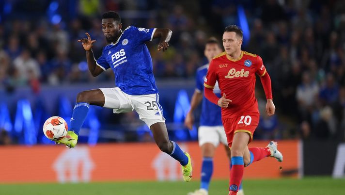 LEICESTER, ENGLAND - SEPTEMBER 16: Wilfred Ndidi of Leicester City controls the ball whilst under pressure from Piotr Zielinski of SSC Napoli during the UEFA Europa League group C match between Leicester City and SSC Napoli at The King Power Stadium on September 16, 2021 in Leicester, England. (Photo by Laurence Griffiths/Getty Images) LEICESTER, ENGLAND - SEPTEMBER 16: Wilfred Ndidi of Leicester City controls the ball whilst under pressure from Piotr Zielinski of SSC Napoli during the UEFA Europa League group C match between Leicester City and SSC Napoli at The King Power Stadium on September 16, 2021 in Leicester, England. (Photo by Laurence Griffiths/Getty Images)